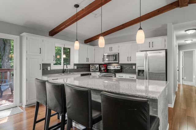 1010 Ferndale Street N, Maplewood, MN 55119