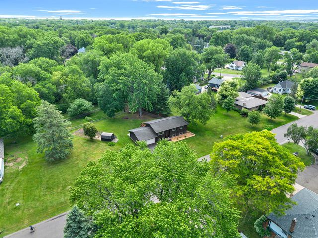 1010 Ferndale Street N, Maplewood, MN 55119
