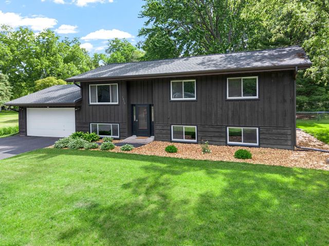 1010 Ferndale Street N, Maplewood, MN 55119
