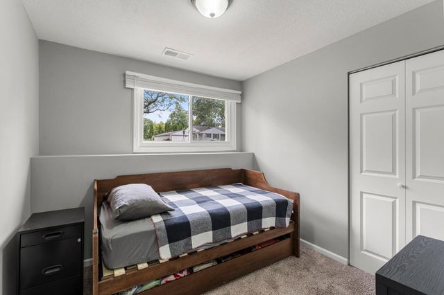 1010 Ferndale Street N, Maplewood, MN 55119