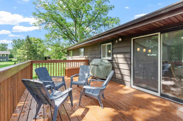 1010 Ferndale Street N, Maplewood, MN 55119