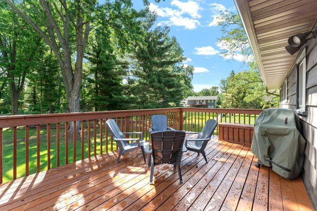 1010 Ferndale Street N, Maplewood, MN 55119
