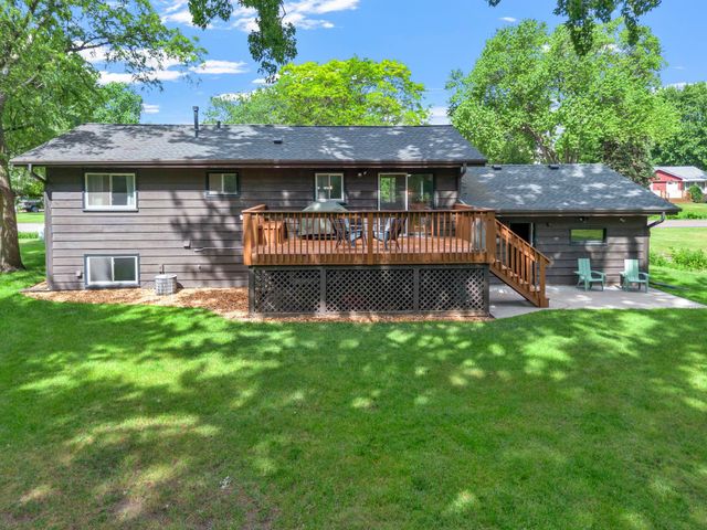 1010 Ferndale Street N, Maplewood, MN 55119