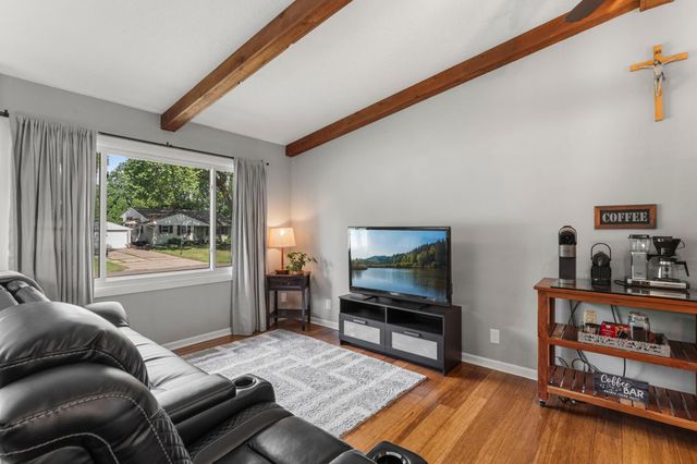 1010 Ferndale Street N, Maplewood, MN 55119