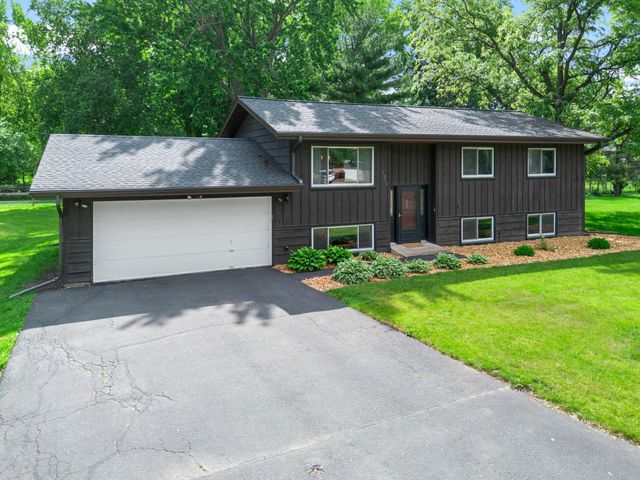 1010 Ferndale Street N, Maplewood, MN 55119
