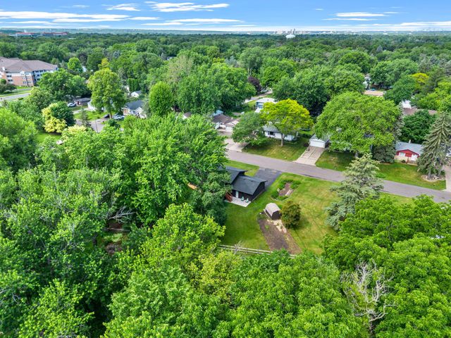 1010 Ferndale Street N, Maplewood, MN 55119