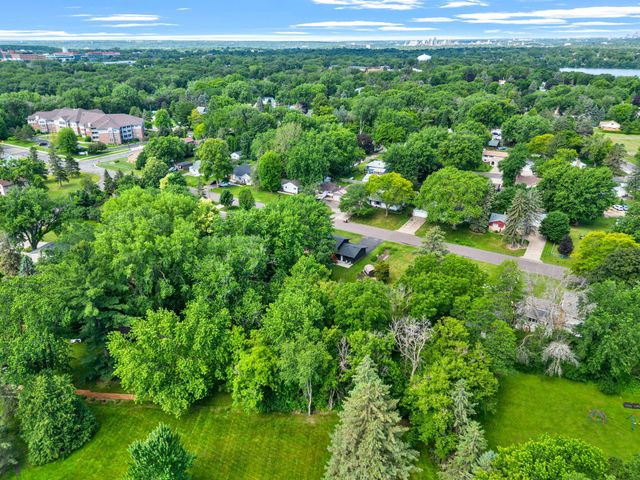1010 Ferndale Street N, Maplewood, MN 55119
