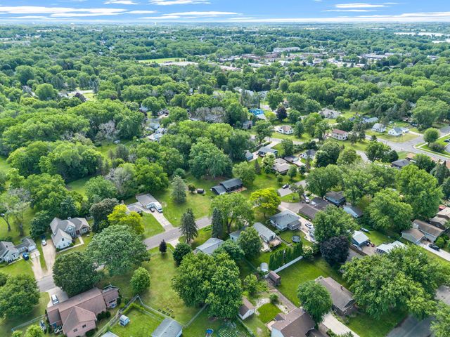 1010 Ferndale Street N, Maplewood, MN 55119