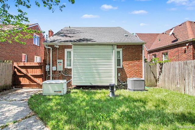 16548 Lesure Street, Detroit, MI 48235