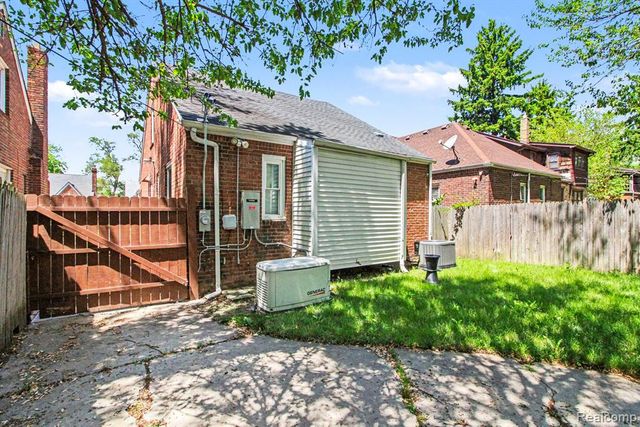 16548 Lesure Street, Detroit, MI 48235