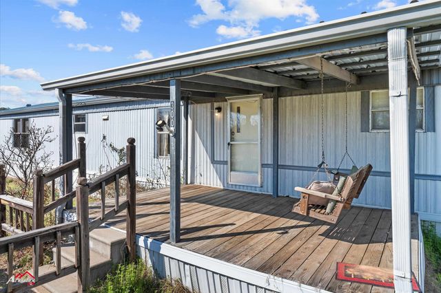 300 W Henderson ST, Mount Enterprise, TX 75681