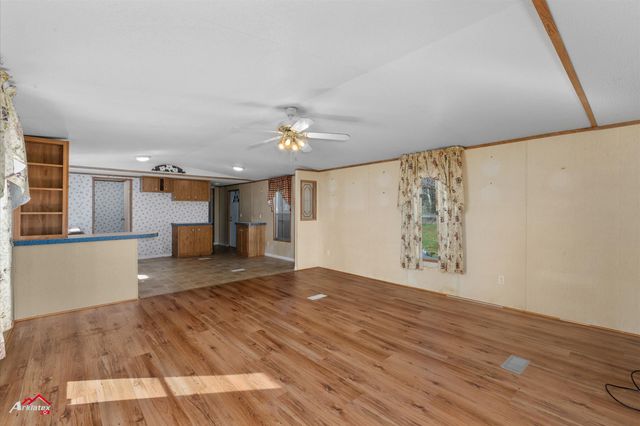 300 W Henderson ST, Mount Enterprise, TX 75681
