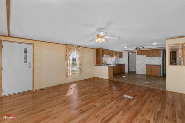 300 W Henderson ST, Mount Enterprise, TX 75681