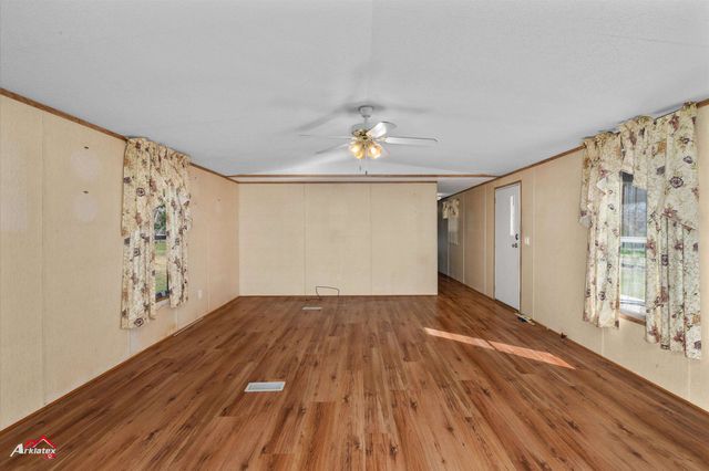 300 W Henderson ST, Mount Enterprise, TX 75681