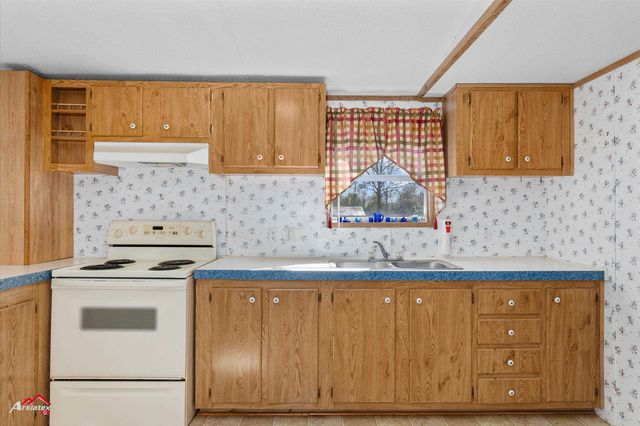 300 W Henderson ST, Mount Enterprise, TX 75681