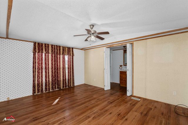 300 W Henderson ST, Mount Enterprise, TX 75681