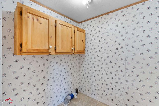 300 W Henderson ST, Mount Enterprise, TX 75681