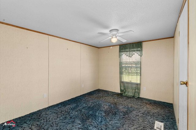 300 W Henderson ST, Mount Enterprise, TX 75681