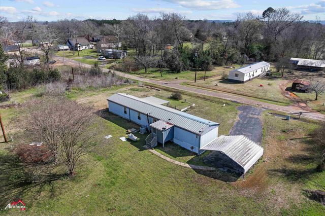 300 W Henderson ST, Mount Enterprise, TX 75681
