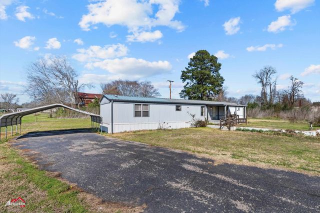 300 W Henderson ST, Mount Enterprise, TX 75681