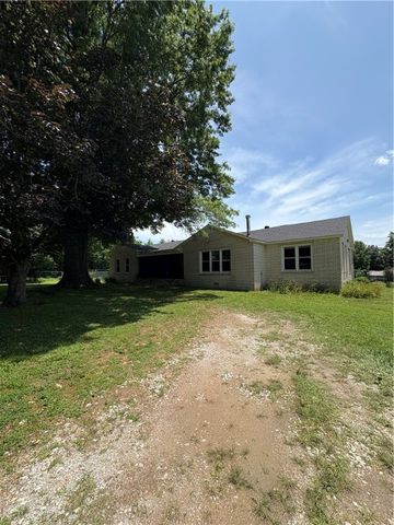 671 Sands Road, Cave Springs, AR 72718