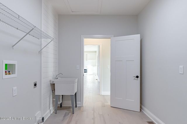 119 Dalton Dr, Fisherville, KY 40023