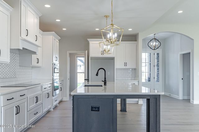 119 Dalton Dr, Fisherville, KY 40023