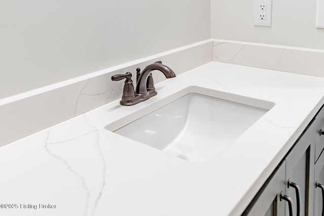 119 Dalton Dr, Fisherville, KY 40023