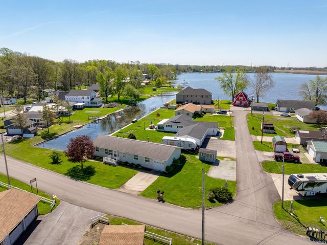 21 EMS C19 Lane, Warsaw, IN 46582