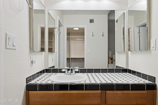 4343 E OSBORN Road, Phoenix, AZ 85018