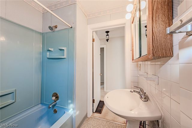 463 Poplar Street, Elyria, OH 44035