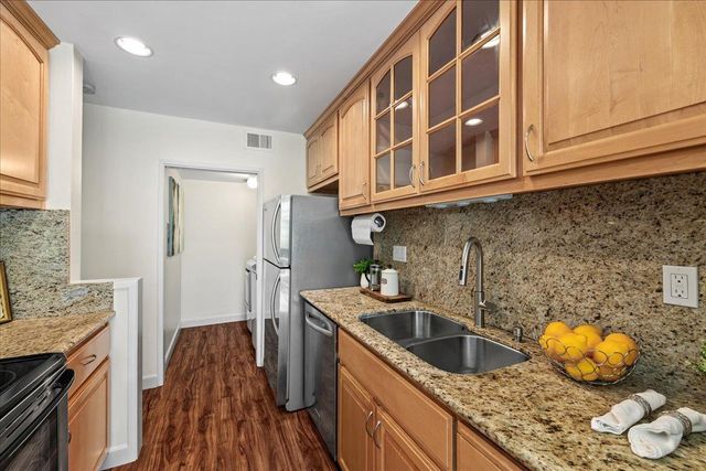 3374 Brittan Avenue 1, San Carlos, CA 94070