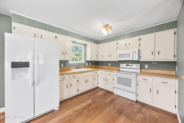 303 Sunflower Circle, Sweetwater, TN 37874