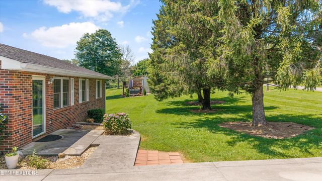 303 Sunflower Circle, Sweetwater, TN 37874