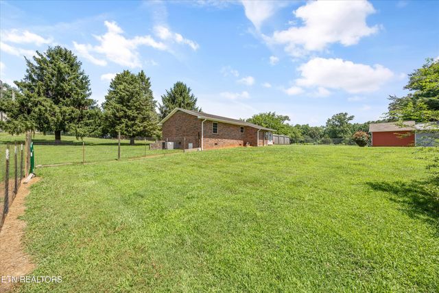 303 Sunflower Circle, Sweetwater, TN 37874