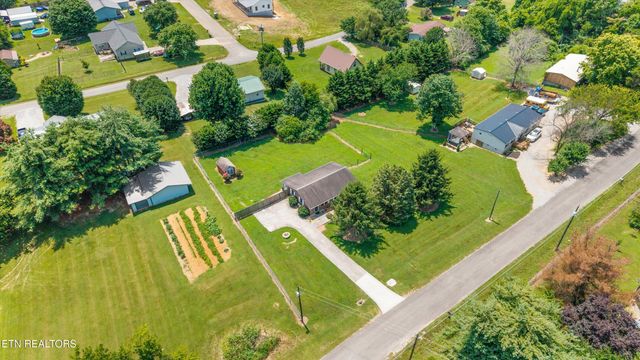 303 Sunflower Circle, Sweetwater, TN 37874