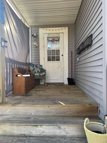 615 MT VERNON STREET, Oshkosh, WI 54901