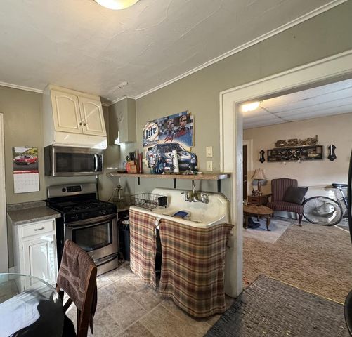 615 MT VERNON STREET, Oshkosh, WI 54901