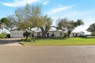 1420 Lion Lake N Drive, Weslaco, TX 78596