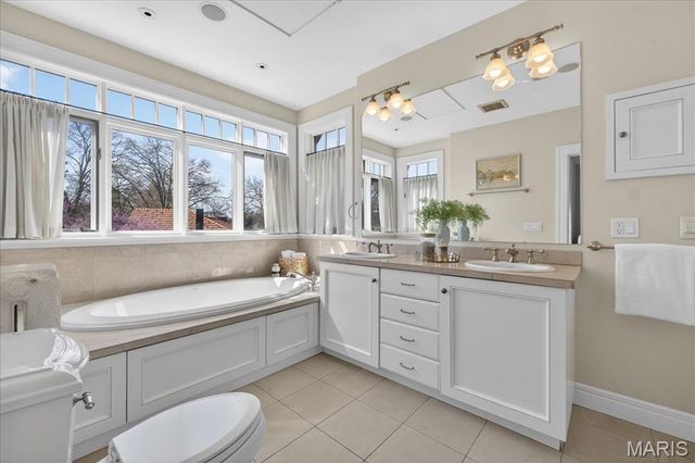 727 Yale Avenue, University City, MO 63130