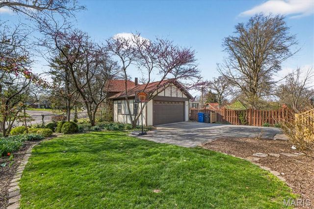 727 Yale Avenue, University City, MO 63130