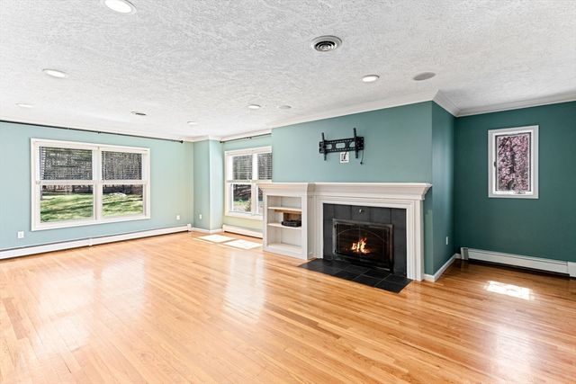 8 Windsor Drive, Foxboro, MA 02035