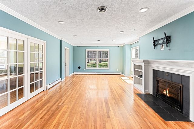 8 Windsor Drive, Foxboro, MA 02035