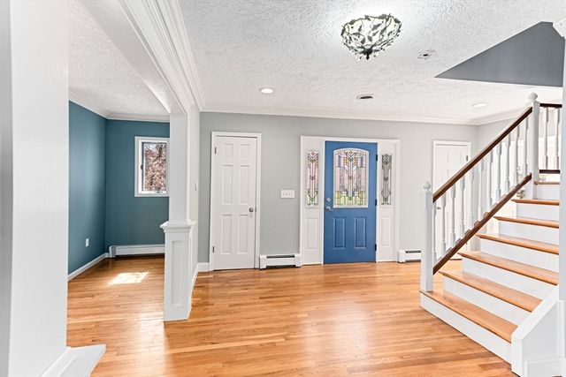 8 Windsor Drive, Foxboro, MA 02035