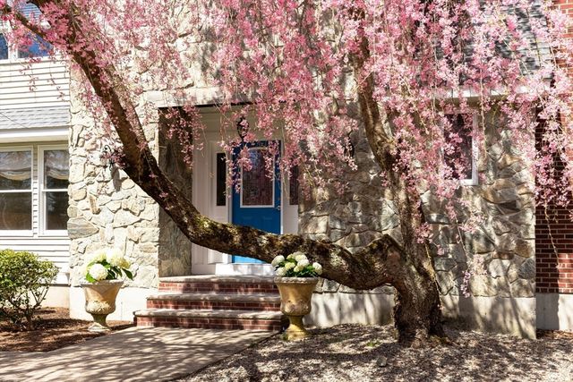 8 Windsor Drive, Foxboro, MA 02035