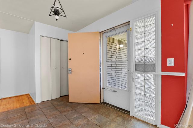 704 N Inkster Road, Dearborn Heights, MI 48127