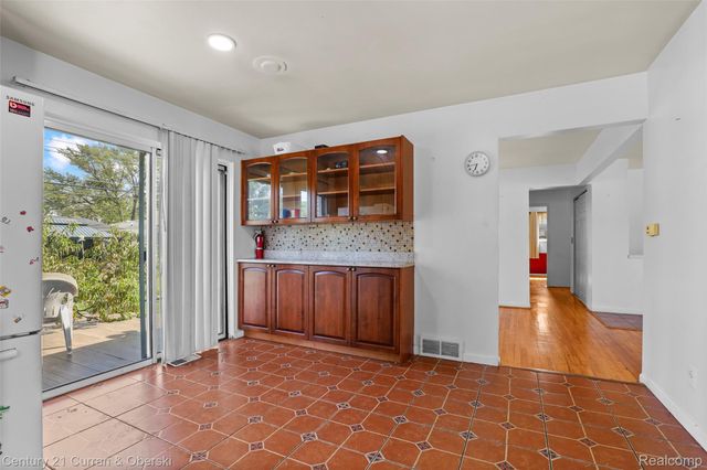 704 N Inkster Road, Dearborn Heights, MI 48127