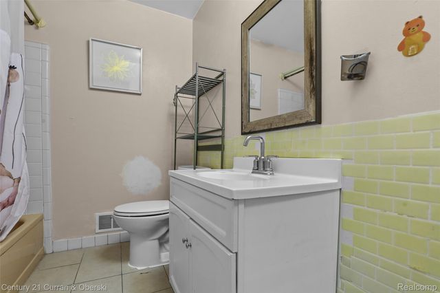 704 N Inkster Road, Dearborn Heights, MI 48127