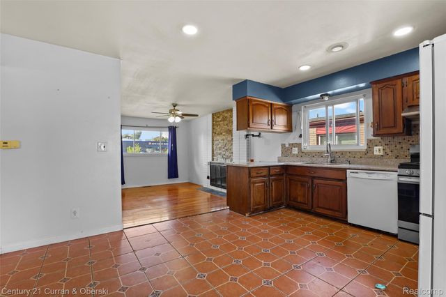 704 N Inkster Road, Dearborn Heights, MI 48127