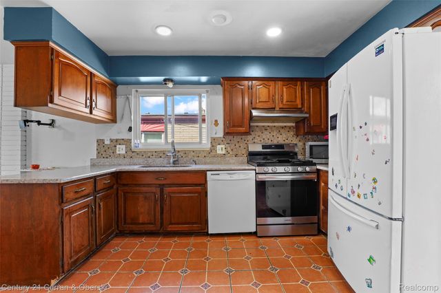 704 N Inkster Road, Dearborn Heights, MI 48127
